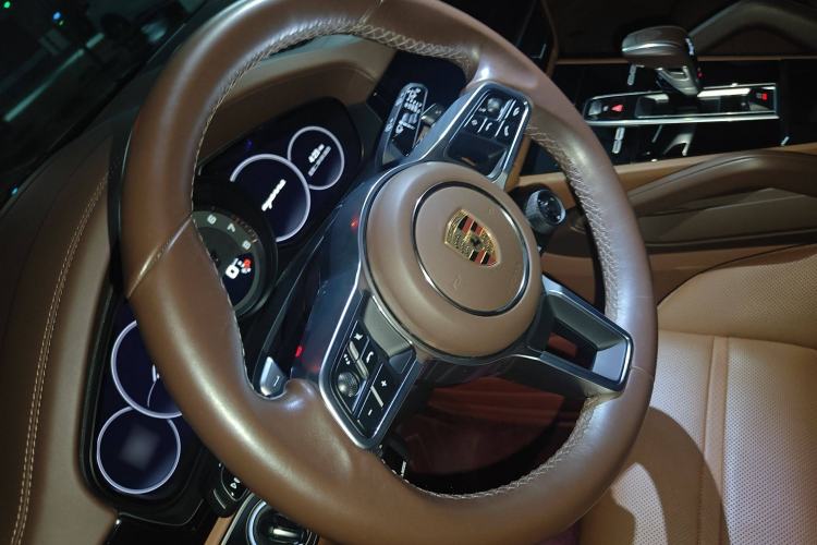 Used Porsche Cayenne 2023 Cayenne 3.0T Platinum Edition Steering Wheel