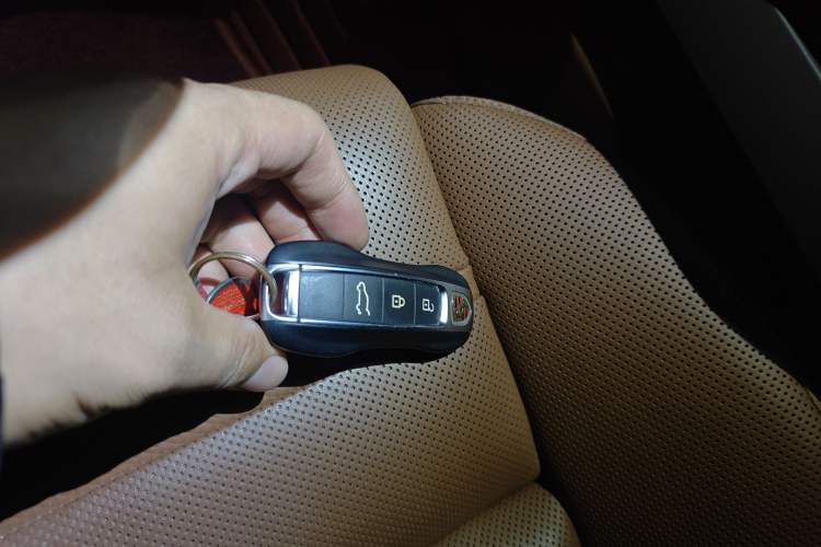 Used Porsche Cayenne 2023 Cayenne 3.0T Platinum Edition Vehicle Key