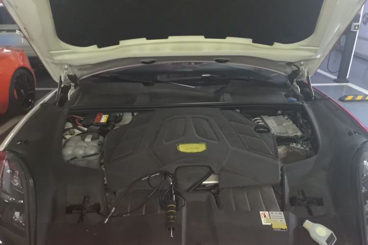 Used Porsche Cayenne 2023 Cayenne 3.0T Platinum Edition Engine Bay