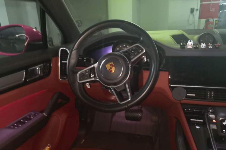 Used Porsche Cayenne 2023 Cayenne 3.0T Platinum Edition Steering Wheel