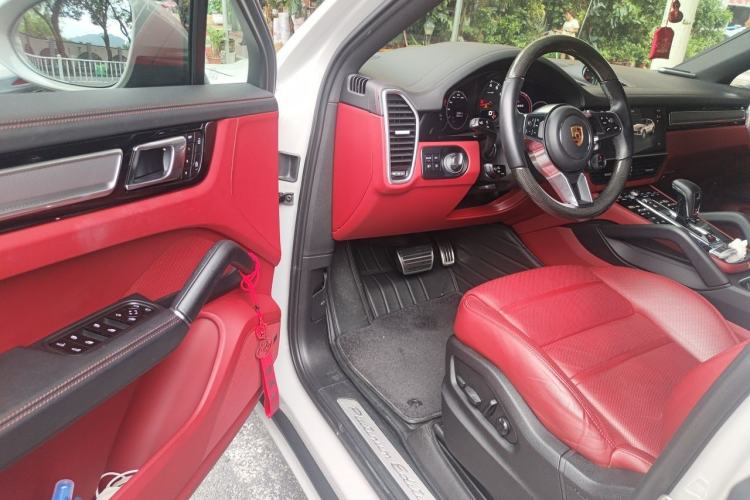 Used Porsche Cayenne 2023 Cayenne Coupé 3.0T Platinum Edition Driver Seat