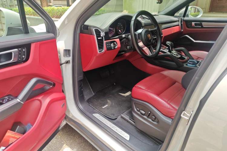 Used Porsche Cayenne 2023 Cayenne Coupé 3.0T Platinum Edition Driver Seat