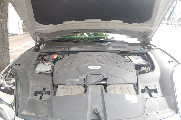 Used Porsche Cayenne 2023 Cayenne Coupé 3.0T Platinum Edition Engine Bay