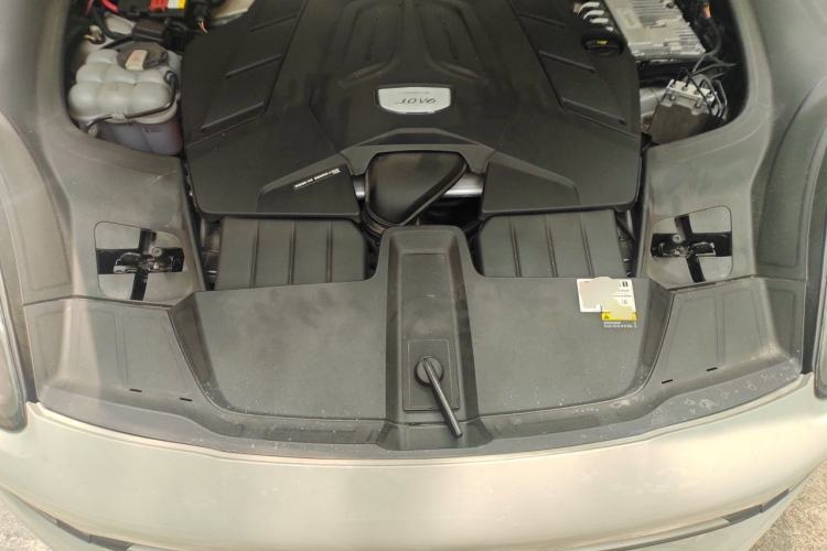 Used Porsche Cayenne 2023 Cayenne Coupé 3.0T Platinum Edition Engine Bay