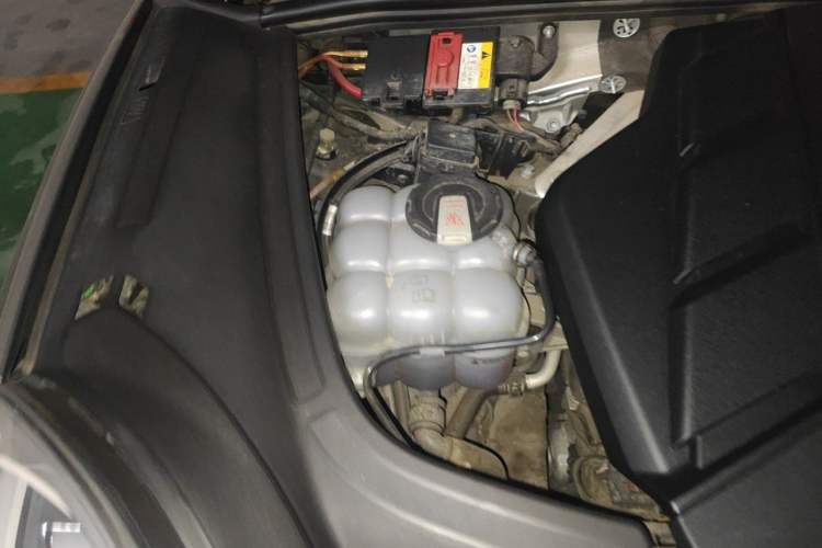 Used Porsche Cayenne 2023 Cayenne 3.0T Engine Bay Right