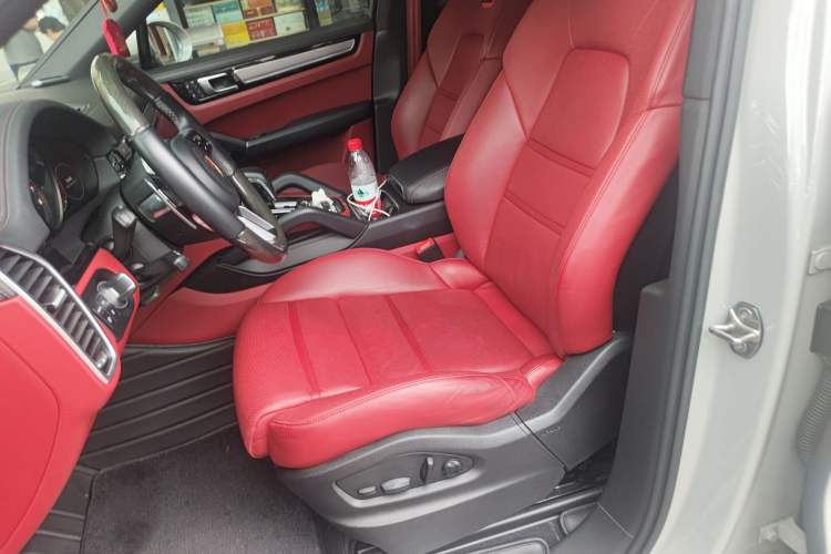 Used Porsche Cayenne 2023 Cayenne Coupé 3.0T Platinum Edition Left Front Seat