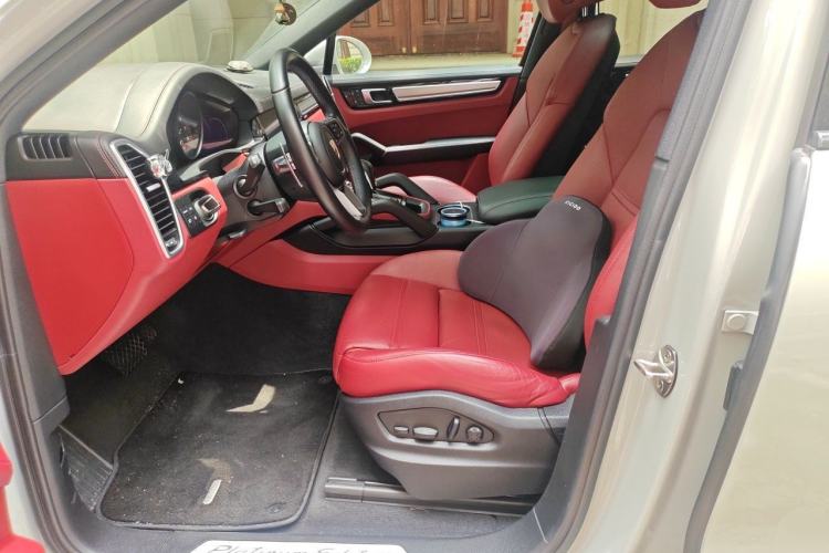 Used Porsche Cayenne 2023 Cayenne Coupé 3.0T Platinum Edition Left Front Seat