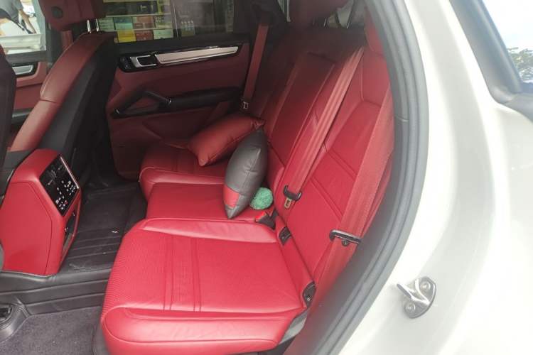 Used Porsche Cayenne 2023 Cayenne Coupé 3.0T Platinum Edition Left Rear Seat
