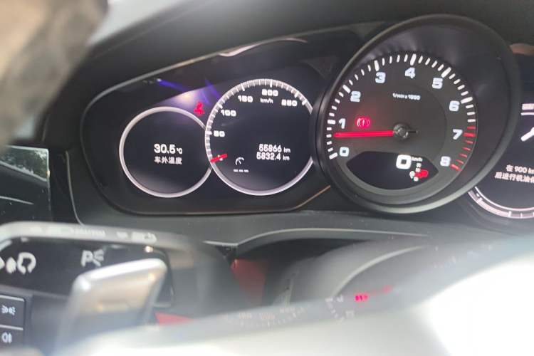 Used Porsche Cayenne 2023 Cayenne Coupé 3.0T Platinum Edition Odometer Close Up