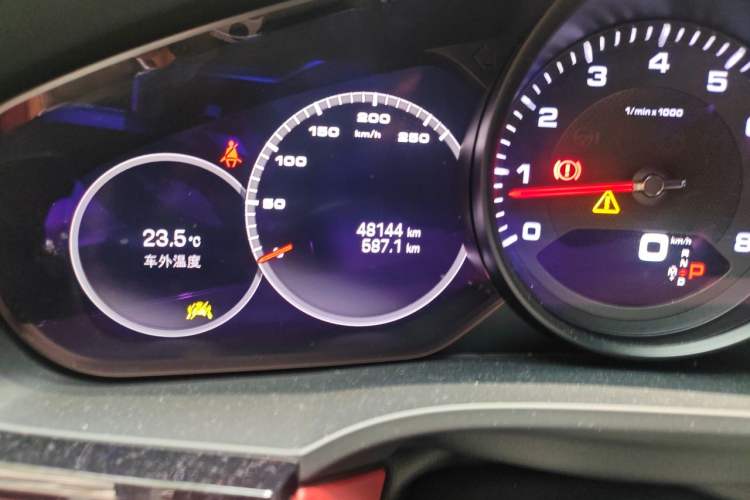 Used Porsche Cayenne 2023 Cayenne Coupé 3.0T Platinum Edition Odometer Close Up
