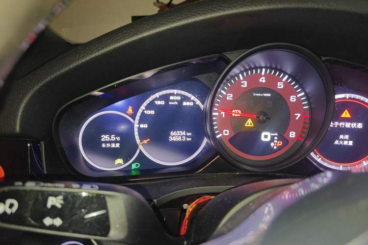 Used Porsche Cayenne 2023 Cayenne 3.0T Odometer Close Up