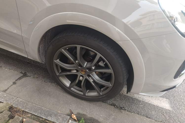 Used Porsche Cayenne 2023 Cayenne Coupé 3.0T Platinum Edition Right Front Wheel Hub