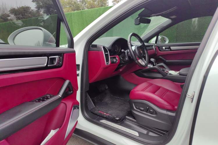Used Porsche Cayenne 2023 Cayenne Coupé 3.0T Platinum Edition Driver Seat