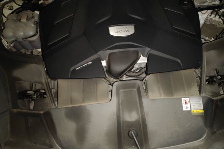 Used Porsche Cayenne 2023 Cayenne 3.0T Platinum Edition Engine Bay