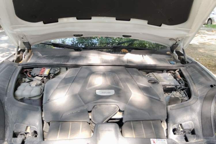 Used Porsche Cayenne 2023 Cayenne 3.0T Platinum Edition Engine Bay