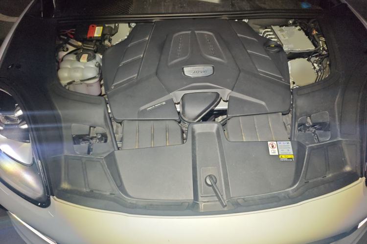 Used Porsche Cayenne 2023 Cayenne Coupé 3.0T Platinum Edition Engine Bay