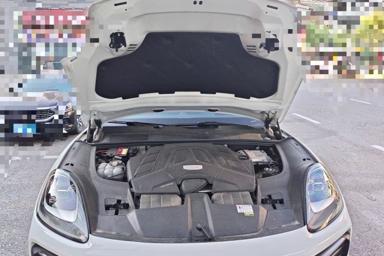 Used Porsche Cayenne 2023 Cayenne 3.0T Platinum Edition Engine Bay