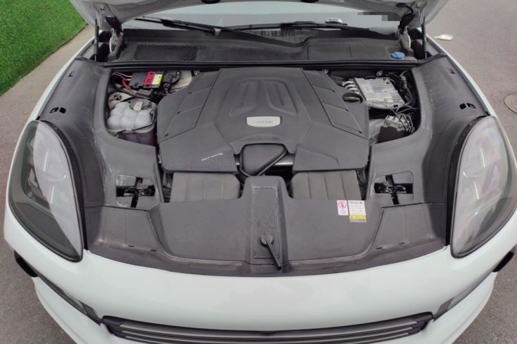 Used Porsche Cayenne 2023 Cayenne Coupé 3.0T Platinum Edition Engine Bay