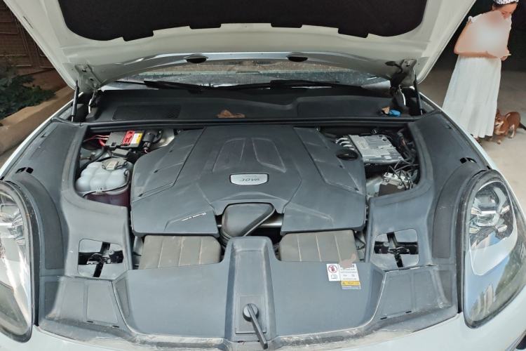 Used Porsche Cayenne 2023 Cayenne 3.0T Platinum Edition Engine Bay