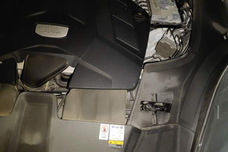Used Porsche Cayenne 2023 Cayenne 3.0T Platinum Edition Engine Bay Left