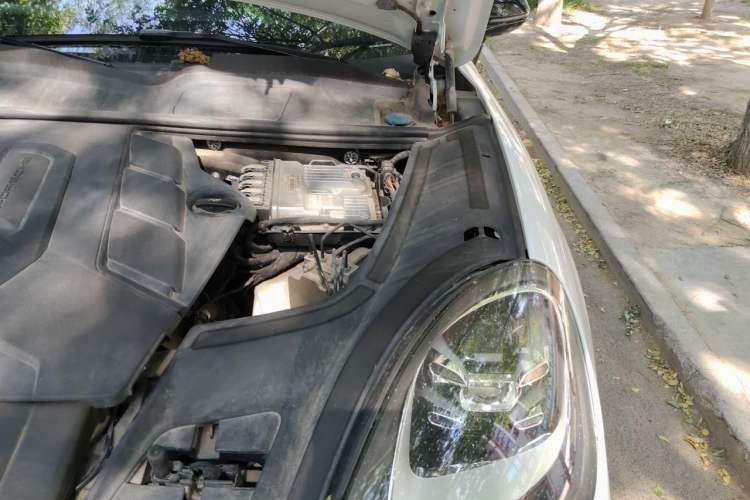 Used Porsche Cayenne 2023 Cayenne 3.0T Platinum Edition Engine Bay Left