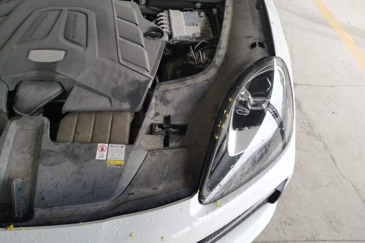 Used Porsche Cayenne 2023 Cayenne Coupé 3.0T Engine Bay Left