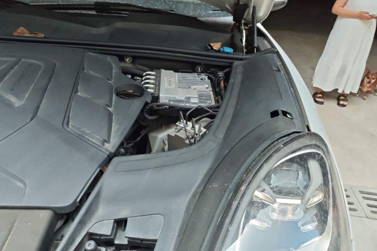 Used Porsche Cayenne 2023 Cayenne 3.0T Platinum Edition Engine Bay Left