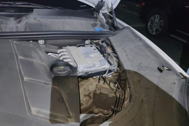 Used Porsche Cayenne 2023 Cayenne 3.0T Platinum Edition Engine Bay Left