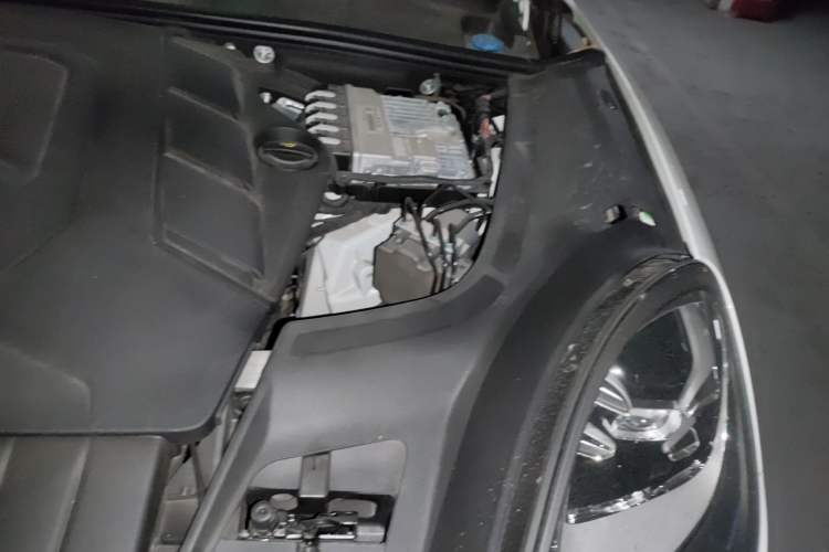 Used Porsche Cayenne 2023 Cayenne 3.0T Platinum Edition Engine Bay Left