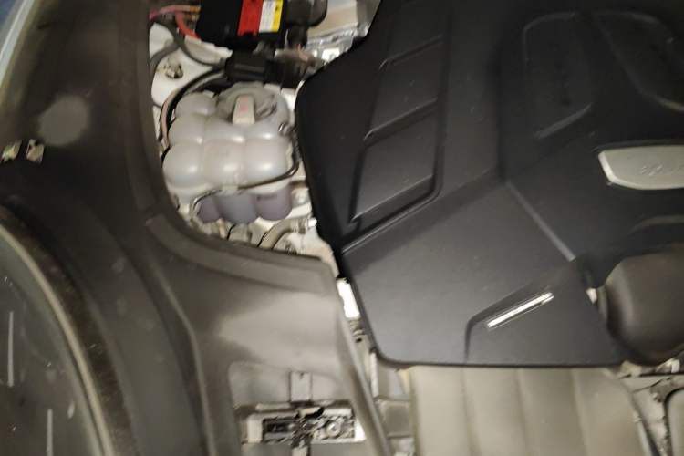 Used Porsche Cayenne 2023 Cayenne 3.0T Platinum Edition Engine Bay Right