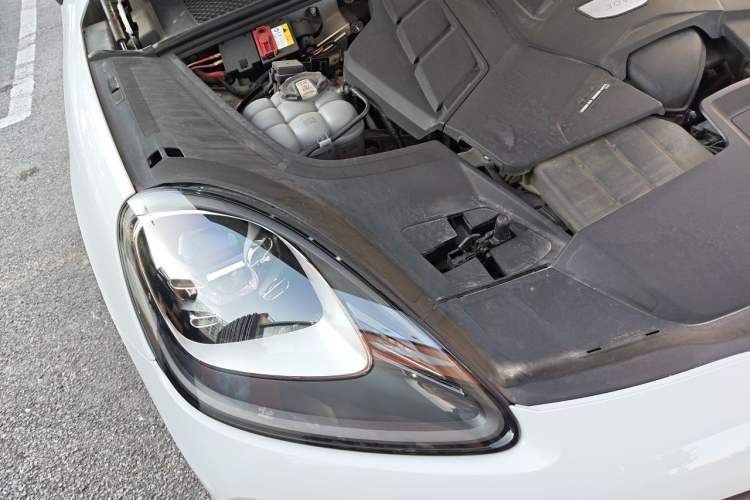 Used Porsche Cayenne 2023 Cayenne 3.0T Platinum Edition Engine Bay Right