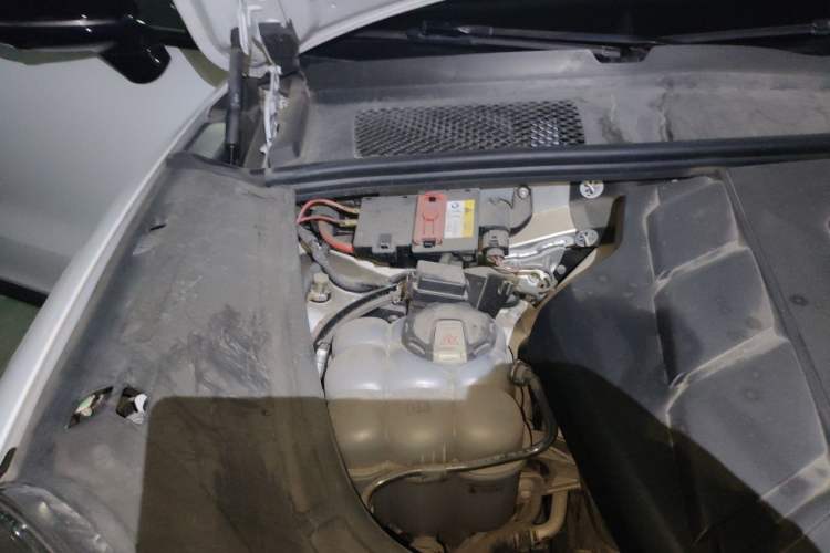 Used Porsche Cayenne 2023 Cayenne 3.0T Platinum Edition Engine Bay Right