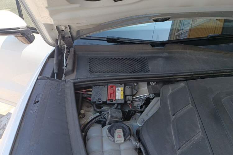 Used Porsche Cayenne 2023 Cayenne 3.0T Platinum Edition Engine Bay Right