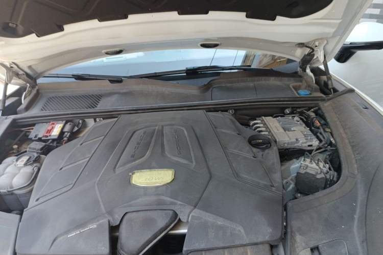 Used Porsche Cayenne 2023 Cayenne 3.0T Platinum Edition Engine Bay