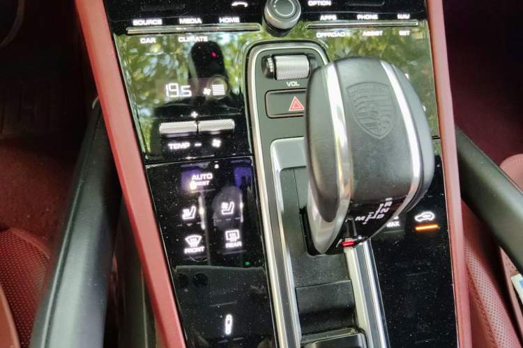 Used Porsche Cayenne 2023 Cayenne 3.0T Platinum Edition Gear Lever