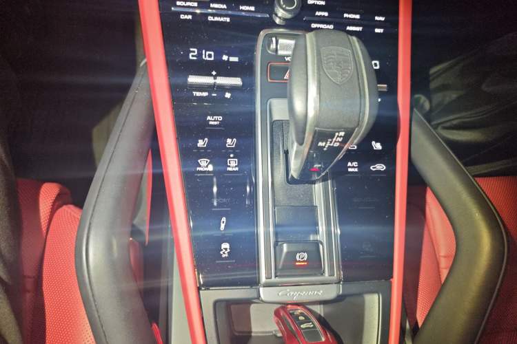 Used Porsche Cayenne 2023 Cayenne Coupé 3.0T Platinum Edition Gear Lever