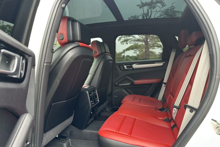 Used Porsche Cayenne 2023 Cayenne S 2.9T Platinum Edition Interior 1