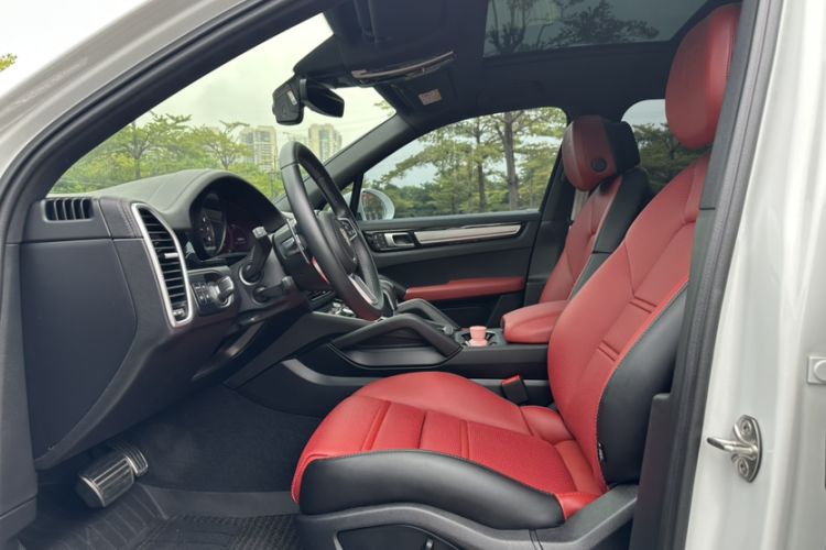 Used Porsche Cayenne 2023 Cayenne S 2.9T Platinum Edition Interior 2