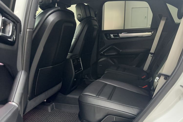 Used Porsche Cayenne 2023 Cayenne S 2.9T Platinum Edition Interior 2