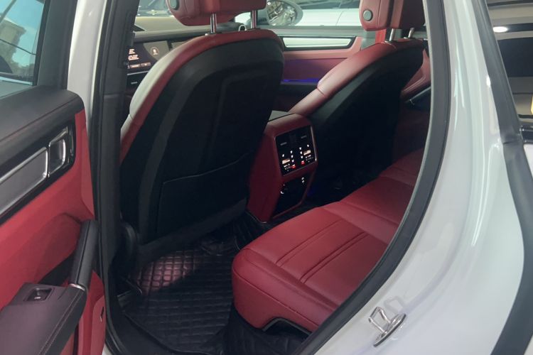 Used Porsche Cayenne 2023 Cayenne S 2.9T Platinum Edition Interior 2