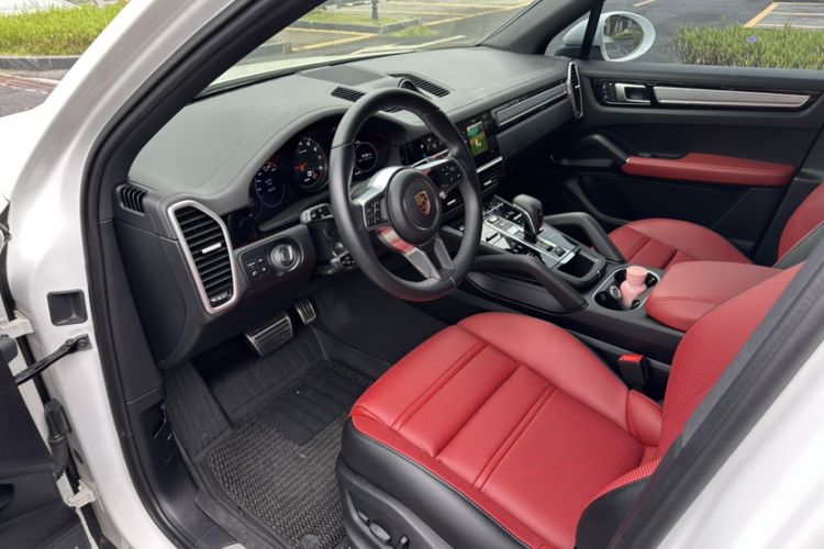 Used Porsche Cayenne 2023 Cayenne S 2.9T Platinum Edition Interior 3