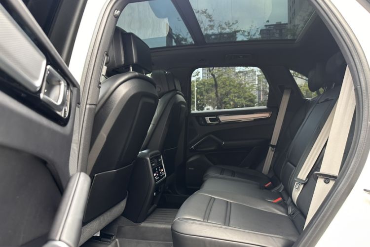 Used Porsche Cayenne 2023 Cayenne S 2.9T Platinum Edition Interior 4