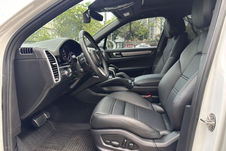 Used Porsche Cayenne 2023 Cayenne S 2.9T Platinum Edition Interior 5