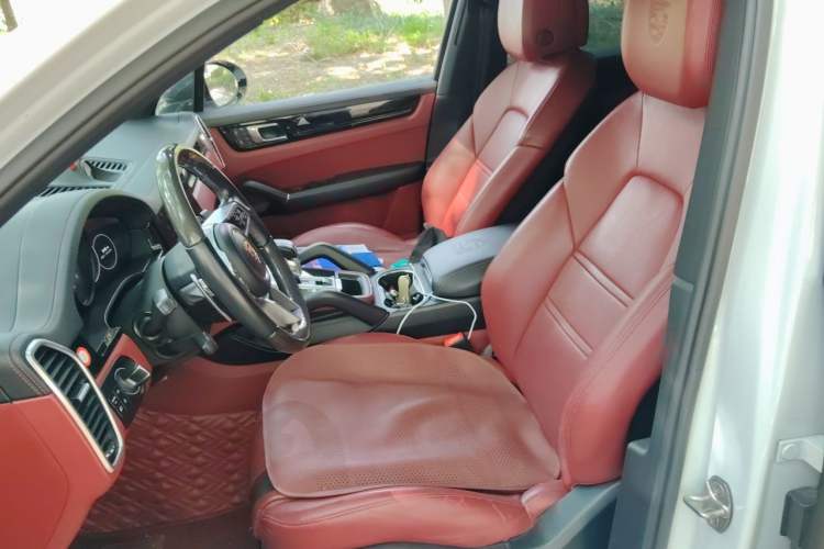 Used Porsche Cayenne 2023 Cayenne 3.0T Platinum Edition Left Front Seat