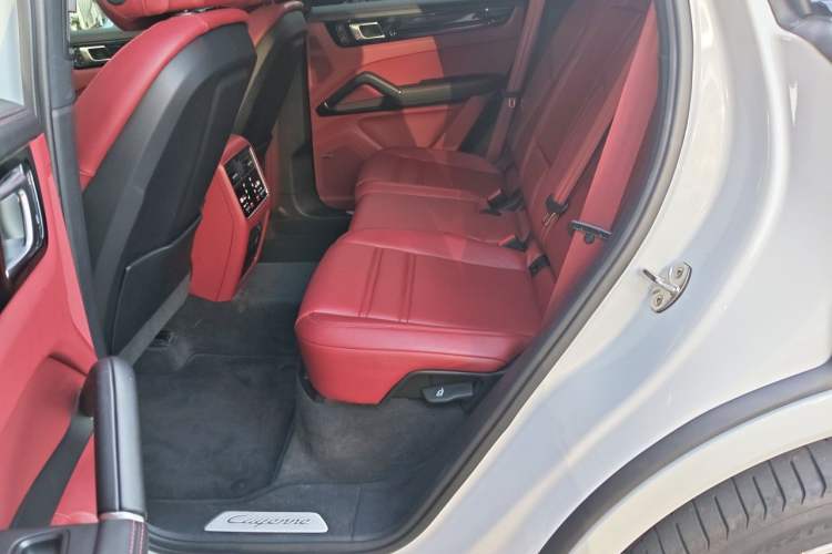 Used Porsche Cayenne 2023 Cayenne 3.0T Platinum Edition Left Rear Seat
