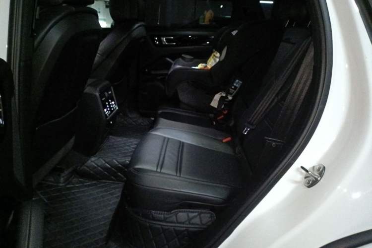 Used Porsche Cayenne 2023 Cayenne 3.0T Left Rear Seat