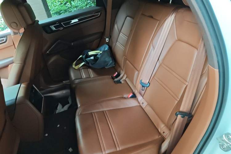 Used Porsche Cayenne 2023 Cayenne 3.0T Platinum Edition Left Rear Seat