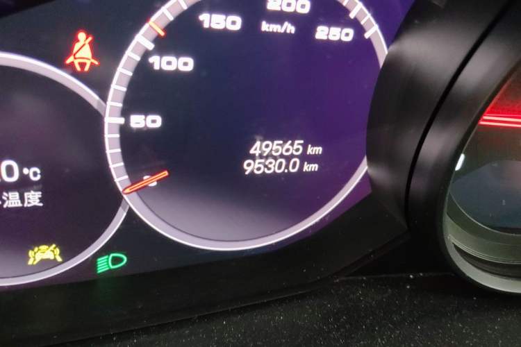 Used Porsche Cayenne 2023 Cayenne 3.0T Platinum Edition Odometer Close Up