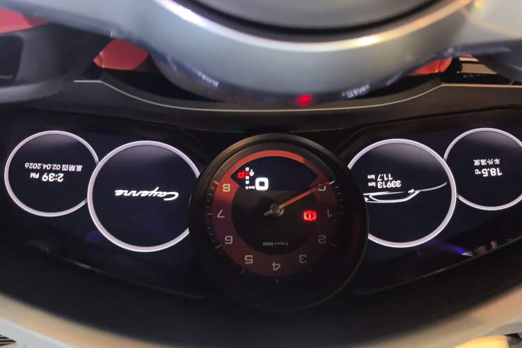 Used Porsche Cayenne 2023 Cayenne 3.0T Platinum Edition Odometer Close Up