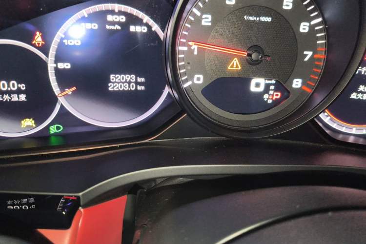 Used Porsche Cayenne 2023 Cayenne 3.0T Odometer Close Up